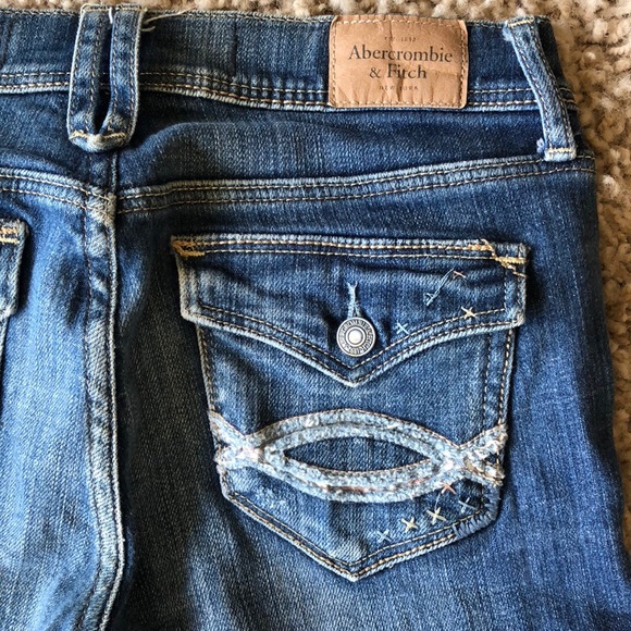 Medium to dark wash jeans - Picture 3 of 3